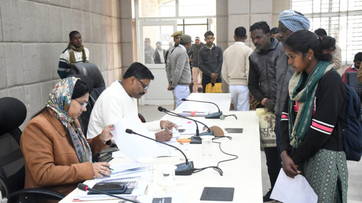 जनदर्शन में कलेक्टर ने सुनी आमजनों की समस्याएं