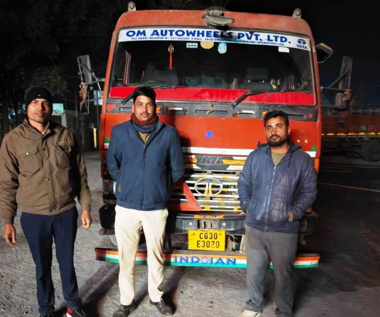 बलरामपुर : 350 बोरी अवैध धान जब्त