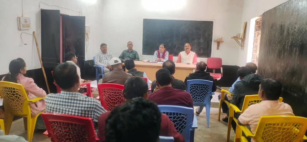 शैक्षिक समन्वयकों एवं प्रधान पाठकों की बीईओ ने ली बैठक