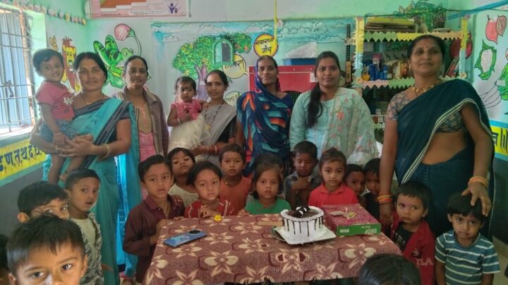 बच्चों के चेहरों पर मुस्कान, कर्मचारियों का जन्मदिन बना यादगार – “प्रोजेक्ट आओ बाँटें खुशियाँ” के तहत शासकीय कर्मचारी बच्चों संग साझा कर रहे हैं खुशियाँ