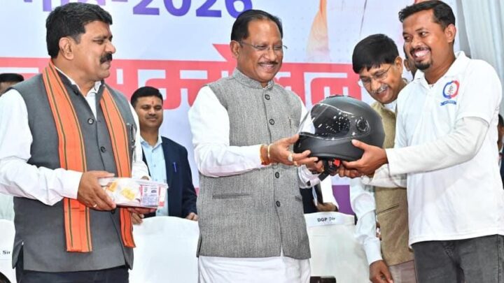 *रोड सेफ्टी जागरूकता में पुलिस मितान निभाएंगे महत्वपूर्ण भूमिका – मुख्यमंत्री श्री विष्णु देव साय*  *मुख्यमंत्री श्री विष्णुदेव साय पुलिस मितान सम्मेलन में हुए शामिल