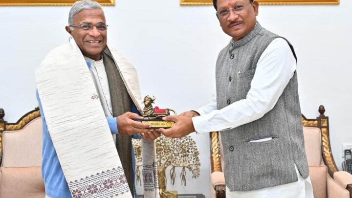 मुख्यमंत्री श्री विष्णुदेव साय से राज्यसभा के उप सभापति श्री हरिवंश ने की सौजन्य मुलाकात*