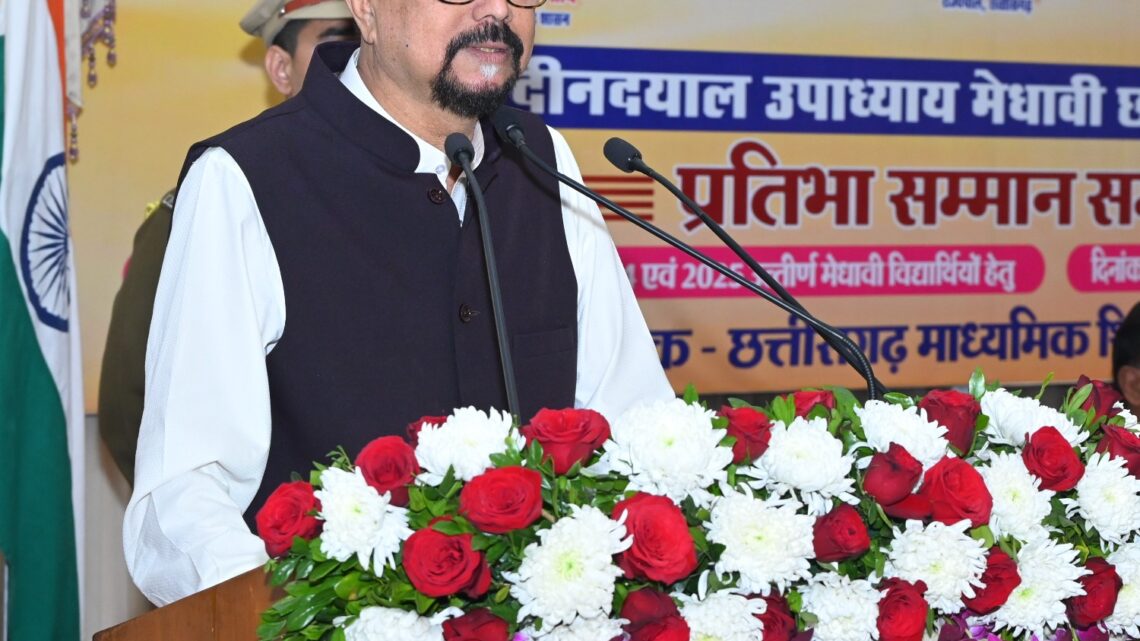 राज्यपाल श्री रमेन डेका एवं मुख्यमंत्री श्री विष्णुदेव साय ने 10वीं और 12वीं परीक्षा के मेधावी विद्यार्थियों को किया सम्मानित*  *प्रशस्ति पत्र और डेढ़-डेढ़ लाख की सम्मान राशि से 239 विद्यार्थी सम्मानित*