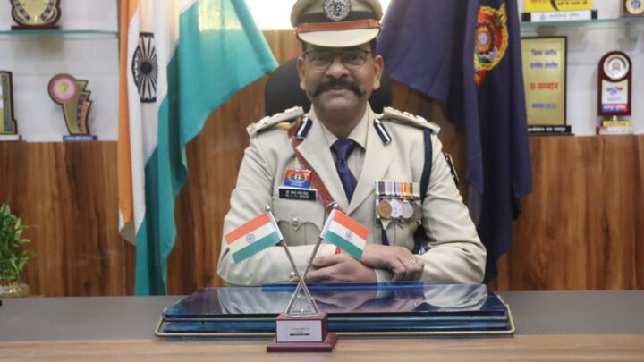 जशपुर जिले के नवपदस्थ पुलिस कप्तान डीआईजी  एसएसपी डॉ. लाल उमेद सिंह (IPS) ने पदभार ग्रहण किया,  डीआईजी एवं एसएसपी डॉ. लाल उमेद सिंह बने जशपुर जिले के 22वें पुलिस अधीक्षक