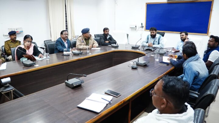 कलेक्टर ने जतरा मेला परिसर में पुलिस सहायता केंद्र, मेडिकल टीम,फायर ब्रिगेड टीम और खोया पाया केन्द्र की व्यवस्था करने के दिए निर्देश रात 9 बजे के बाद किसी भी प्रकार का लाउडस्पीकर, डीजे नहीं बजेंगे उल्लंघन करने पर कोलाहल अधिनियम के तहत होगी कार्रवाई जतरा मेला के आयोजन समिति, पुलिस, राजस्व और नगर पालिका के अधिकारियों के साथ संयुक्त बैठक संपन्न