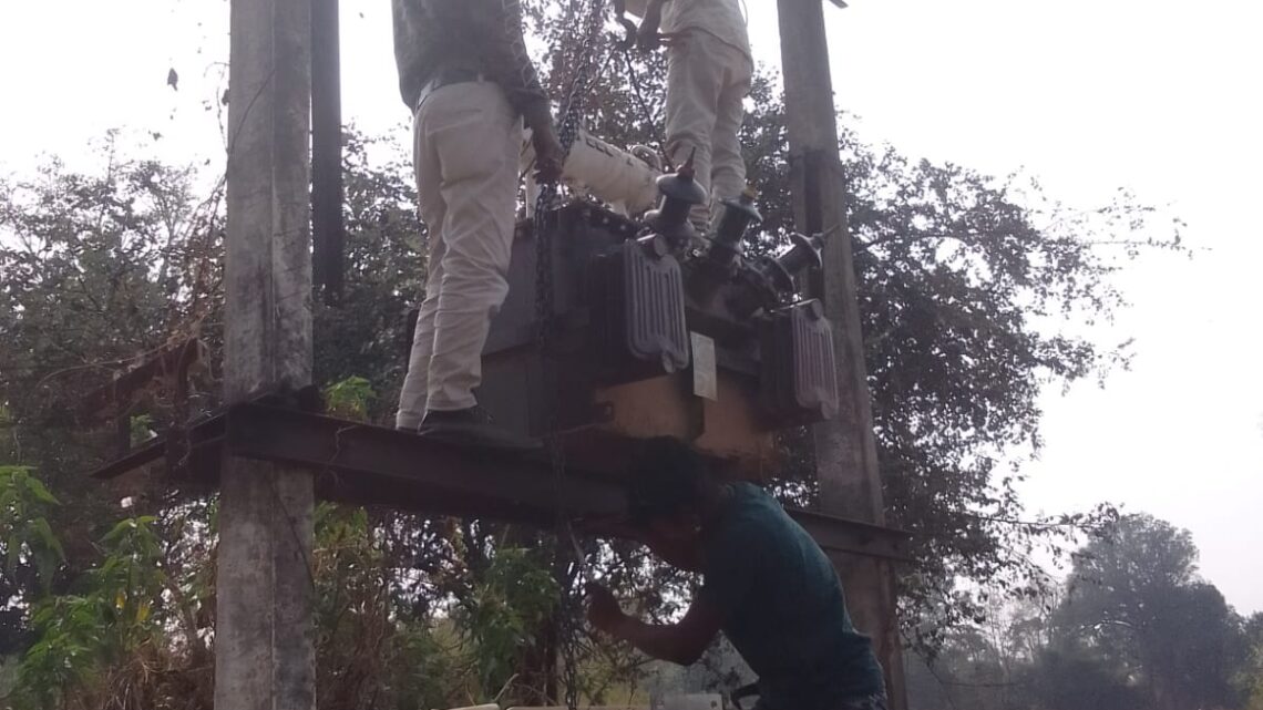 मुख्यमंत्री कैंप कार्यालय की त्वरित पहल से  ग्राम  घटमुण्डा में लौटी रोशनी ग्रामीणों ने मुख्यमंत्री के प्रति जताया आभार