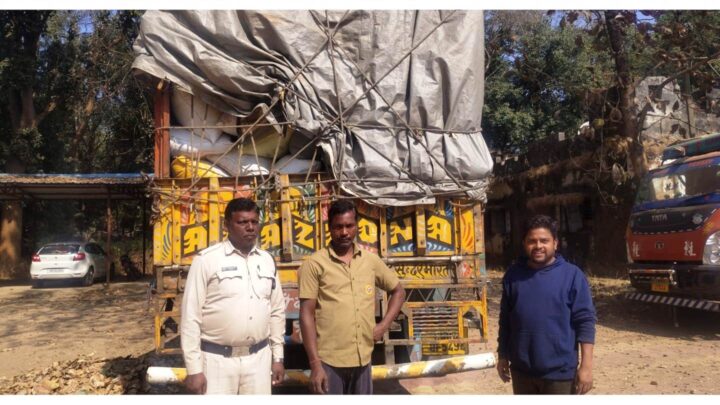 कलेक्टर रोहित व्यास के निर्देश पर जिले में अवैध धान परिवहन एवं भंडारण पर सख्ती जारी कुनकुरी में झारखंड से आ रही 500 बोरी अवैध धान जब्त