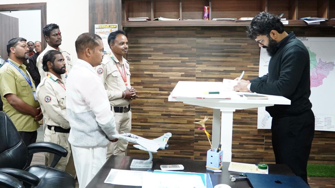 नदर्शन में आए मामलों का समयबद्ध एवं गुणवत्तापूर्ण निराकरण करें सुनिश्चित : कलेक्टर रोहित व्यास