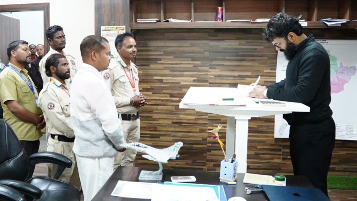 नदर्शन में आए मामलों का समयबद्ध एवं गुणवत्तापूर्ण निराकरण करें सुनिश्चित : कलेक्टर रोहित व्यास