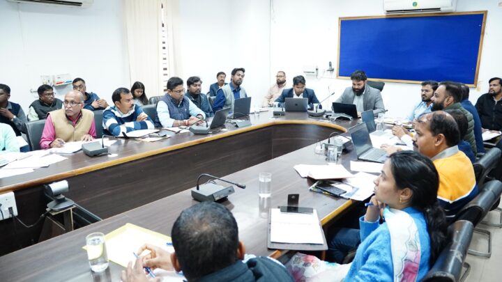 कलेक्टर ने उड़नदस्ता टीम को सभी चेक पोस्ट पर विशेष निगरानी रखने के दिए निर्देश अवैध धान परिवहन करने वाले कोचियों पर करें कार्रवाई दिव्यांग हितग्राहियों को शासन की योजना का लाभ देने के दिए निर्देश