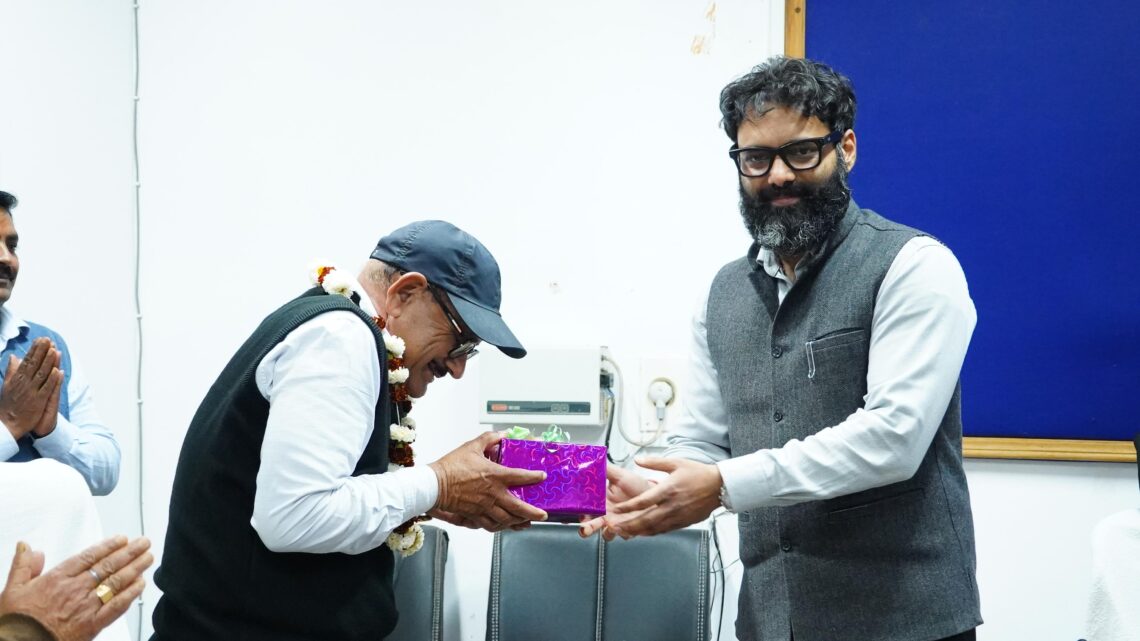 कलेक्टर व्यास ने सेवानिवृत्त हुए नायब तहसीलदार सदाशिव मिश्रा को दी सम्मानपूर्वक विदाई प्रशासनिक सेवा में अनुशासन और निष्ठा के लिए याद किए जाएंगे मिश्रा