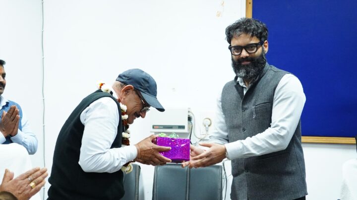 कलेक्टर व्यास ने सेवानिवृत्त हुए नायब तहसीलदार सदाशिव मिश्रा को दी सम्मानपूर्वक विदाई प्रशासनिक सेवा में अनुशासन और निष्ठा के लिए याद किए जाएंगे मिश्रा