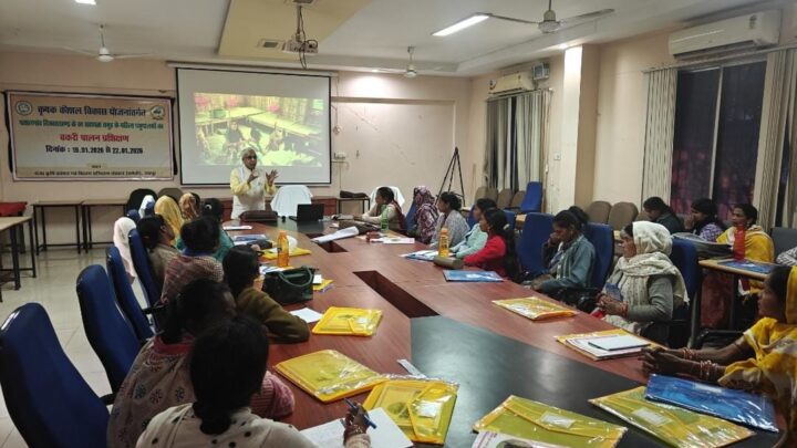 कृषक कौशल विकास योजना महिला स्व सहायता समूह के 25 महिला पशु पालकों होगा क्षमता विकास बकरी पालन प्रशिक्षण सह भ्रमण के लिए राज्य कृषि प्रबंधन एवं विस्तार संस्थान समिति रायपुर के लिए हुए रवाना