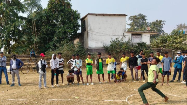 सरगुजा ओलंपिकः आदिवासी अंचल की खेल प्रतिभाओं को मिल रहा नया मंच जिले में विकासखंड स्तरीय प्रतियोगिताएँ शुरू, 3 फरवरी तक खिलाड़ी अपनी खेल प्रतिभा का करेंगे प्रदर्शन 56 हजार से अधिक खिलाड़ी हो रहे शामिल