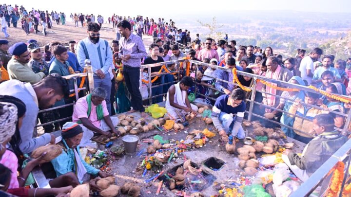 केशलापाठ पहाड़ पर आस्था का महासंगम – तमता मेला में कलेक्टर व्यास हुए शामिल श्रद्धालुओं के लिए मूलभूत सुविधाएं की जाएगी विकसित पौष पूर्णिमा पर तीन दिवसीय परंपरागत मेले में हजारों श्रद्धालुओं ने की खुशहाली की कामना