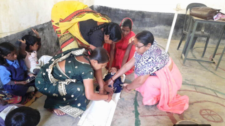 बलरामपुर जिले के सभी आंगनबाड़ी केन्द्रों में मनाया जा रहा वजन त्यौहार