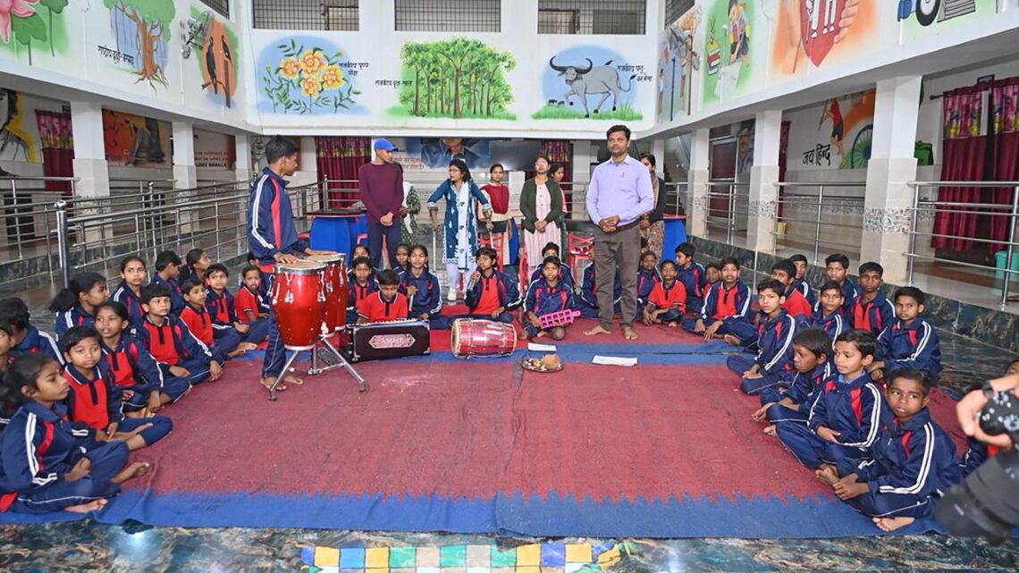 दिव्यांग बच्चों के बीच पहुंचे मुख्यमंत्री साय,नारायणपुर के परीयना दिव्यांग आवासीय विद्यालय को बस देने की घोषणा