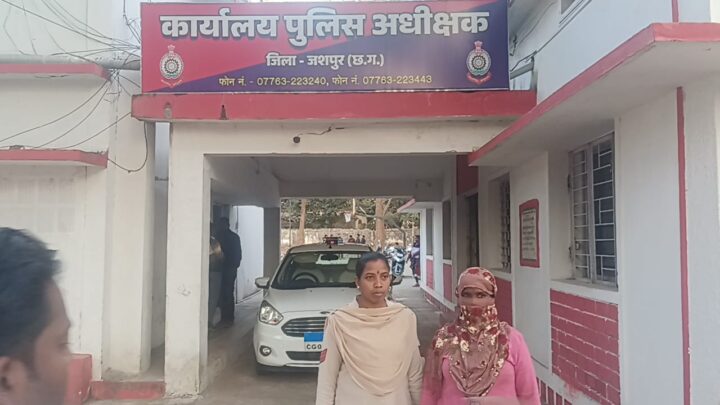जशपुर पुलिस ने सुलझाई पुरना अधजली लाश की गुत्थी,तीन नाबालिक सहित एक आरोपिया गिरफ्तार