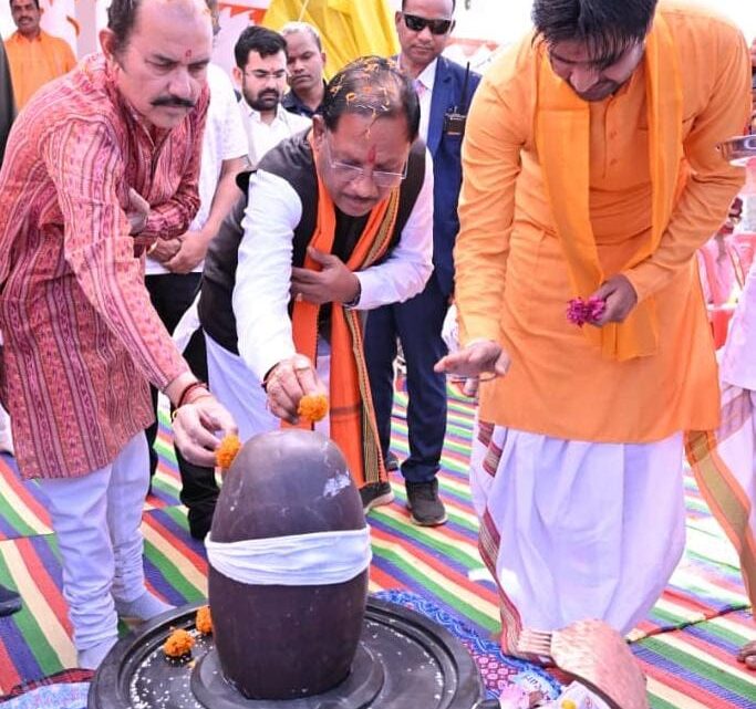 नीलकंठेश्वर महादेव मंदिर के प्राण-प्रतिष्ठा समारोह में मुख्यमंत्री श्री विष्णु देव साय हुए शामिल