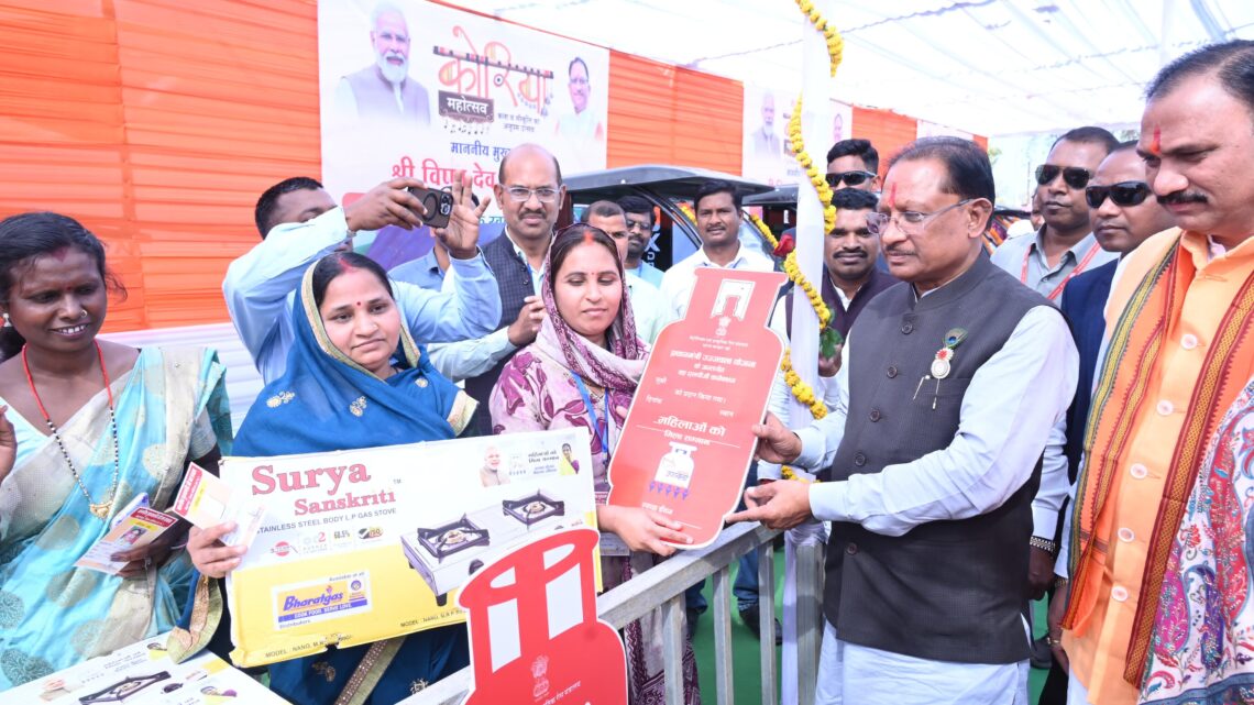 उज्ज्वला गैस, पिंक ई-रिक्शा और गार्बेज रिक्शा वितरण से आत्मनिर्भरता को मिला नया संबल