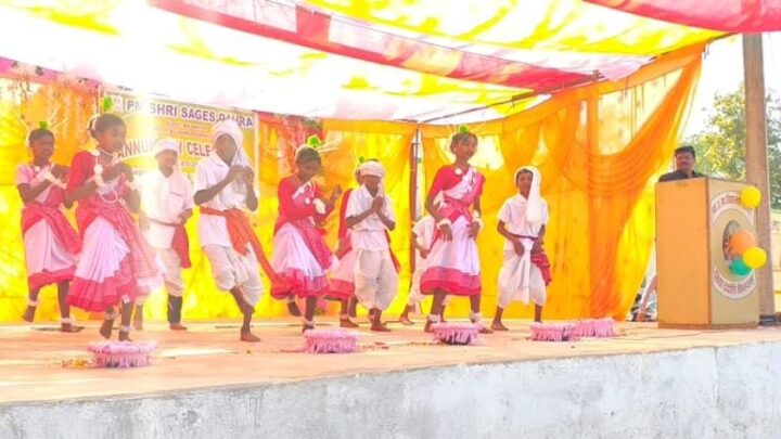 पीएमश्री सेजेस आत्मानंद उत्कृष्ट विद्यालय डौरा में वार्षिक उत्सव का आयोजन , छात्रों ने सांस्कृतिक कार्यक्रमों से बिखेरी प्रतिभा