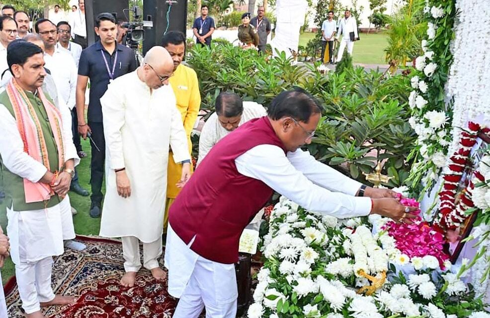 मुख्यमंत्री विष्णुदेव साय ने श्रीमती कुसुम सिन्हा को दी श्रद्धांजलि