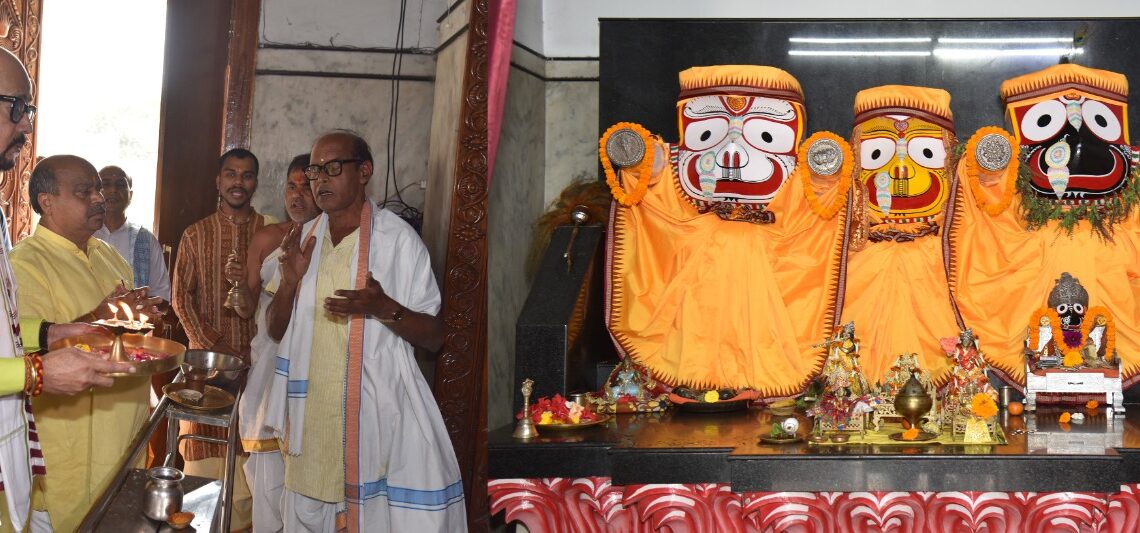 राज्यपाल रमेन डेका ने किए महाप्रभु श्री जगन्नाथ भगवान के दर्शन