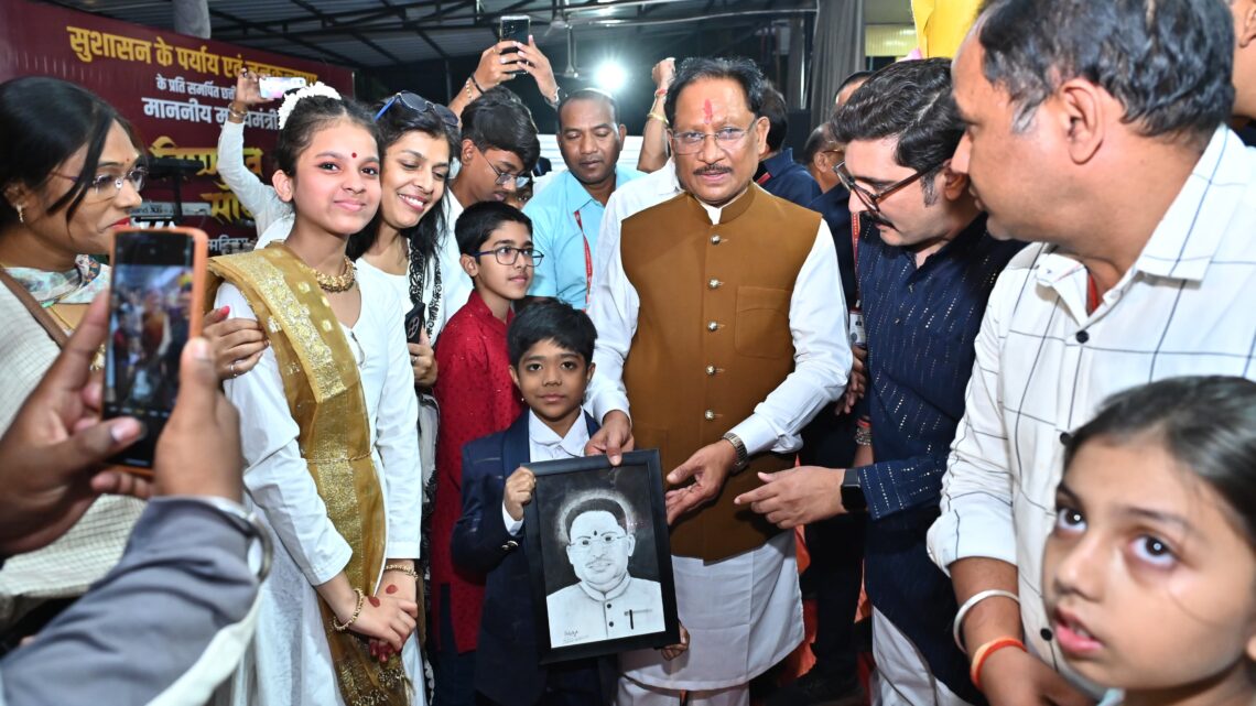 मुख्यमंत्री विष्णुदेव साय को मिलीं जन-जन की शुभकामनाएं, जन्मदिन पर मुख्यमंत्री निवास बना उल्लास का केंद्र