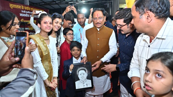 मुख्यमंत्री विष्णुदेव साय को मिलीं जन-जन की शुभकामनाएं, जन्मदिन पर मुख्यमंत्री निवास बना उल्लास का केंद्र