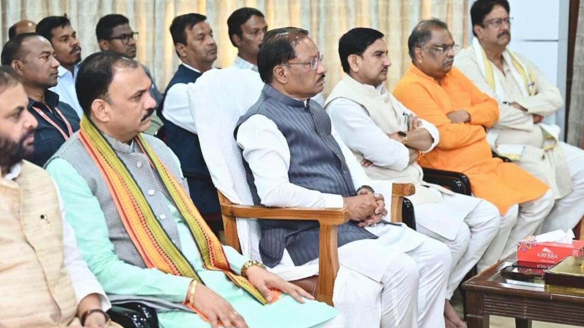 मुख्यमंत्री विष्णु देव साय ने सुनी ‘मन की बात’ की 131वीं कड़ी