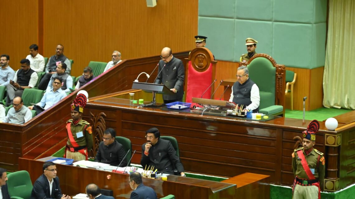 राज्यपाल श्री डेका ने छत्तीसगढ की 6 वीं विधानसभा के अष्टम् सत्र को संबोधित किया* रायपुर, 23 फरवरी 2026/ राज्यपाल श्री रमेन डेका ने आज छत्तीसगढ़ की 6 वीं विधानसभा के अष्टम् सत्र को संबोधित किया और अभिभाषण पढ़ा। विधानसभा पहुंचने पर राज्यपाल श्री डेका का मुख्यमंत्री श्री विष्णु देव साय, विधानसभा अध्यक्ष डॉ रमन सिंह, नेता प्रतिपक्ष डॉ चरण दास महंत ने स्वागत किया।