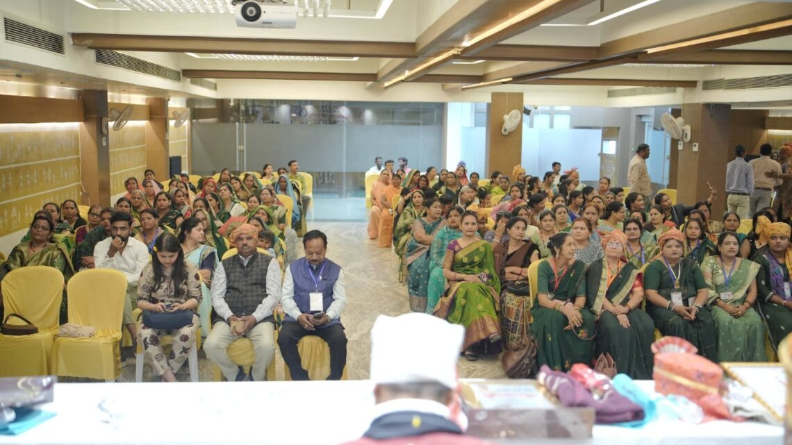 अंतर्राष्ट्रीय हिंदी परिषद द्वारा तिलकगंज में सम्मान समारोह आयोजित, मातृभाषा हिंदी पर गर्व करने का किया आह्वान