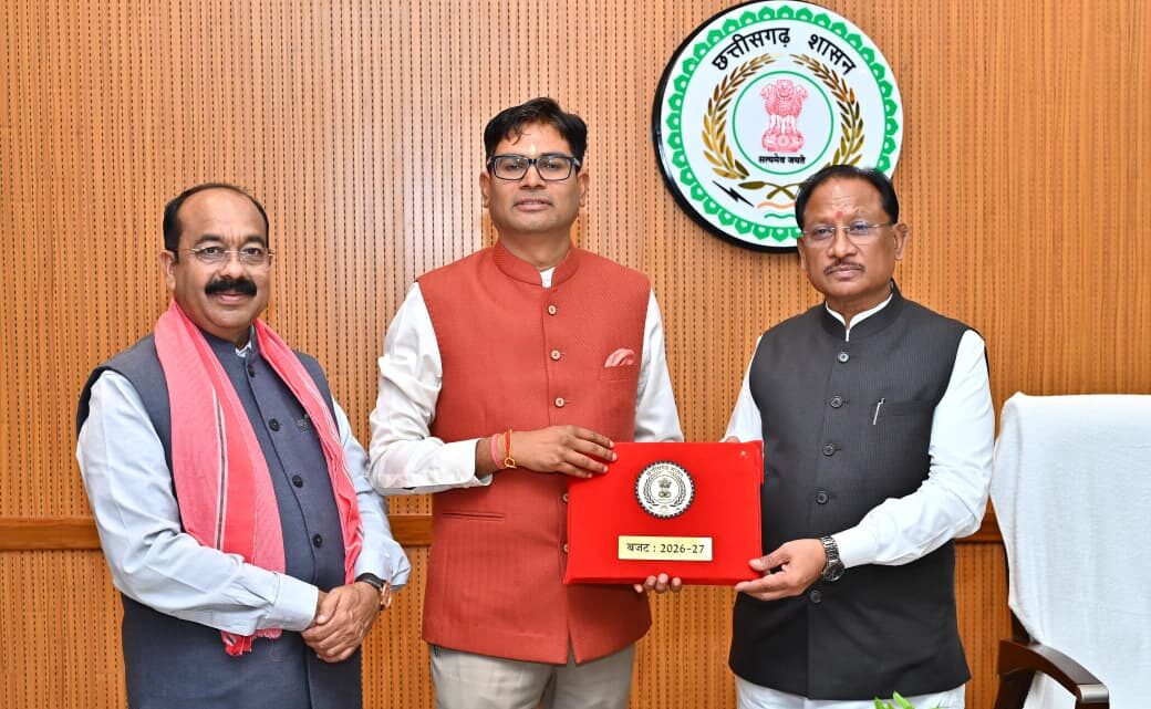 मुख्यमंत्री विष्णु देव साय से आज विधानसभा परिसर स्थित उनके कक्ष में वित्त मंत्री श्री ओपी चौधरी ने वित्तीय वर्ष 2026-27 का बजट प्रस्तुत करने से पूर्व मुलाकात की।