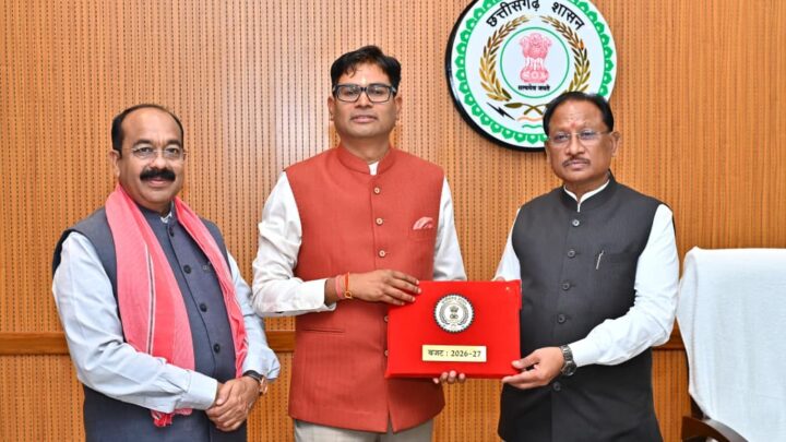 मुख्यमंत्री विष्णु देव साय से आज विधानसभा परिसर स्थित उनके कक्ष में वित्त मंत्री श्री ओपी चौधरी ने वित्तीय वर्ष 2026-27 का बजट प्रस्तुत करने से पूर्व मुलाकात की।