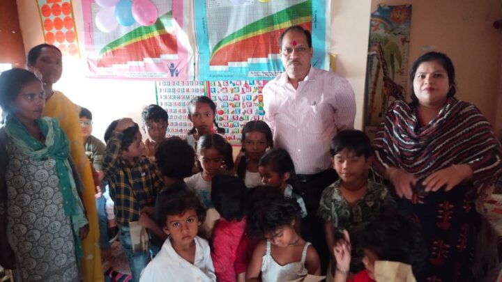 बच्चों के चेहरों पर मुस्कान, “प्रोजेक्ट आओ बाँटें खुशियाँ” के तहत हितेंद्र पटेल ने बच्चों संग साझा की खुशियाँ