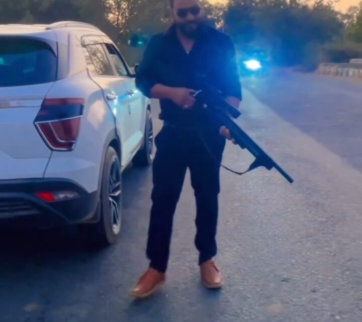 सोशल मीडिया पर गन के साथ रील पोस्ट करने वाले युवक पर रायगढ़ पुलिस की कड़ी वैधानिक कार्रवाई,  एसएसपी शशि मोहन सिंह के निर्देशन पर खरसिया – धरमजयगढ़ पुलिस ने त्वरित की कार्रवाई