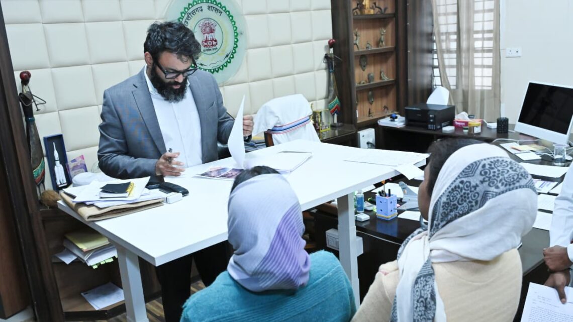 कलेक्टर रोहित व्यास ने जनदर्शन में सुनी आमजन की समस्याएँ अधिकारियों को समयबद्ध एवं पारदर्शी निराकरण के दिए निर्देश