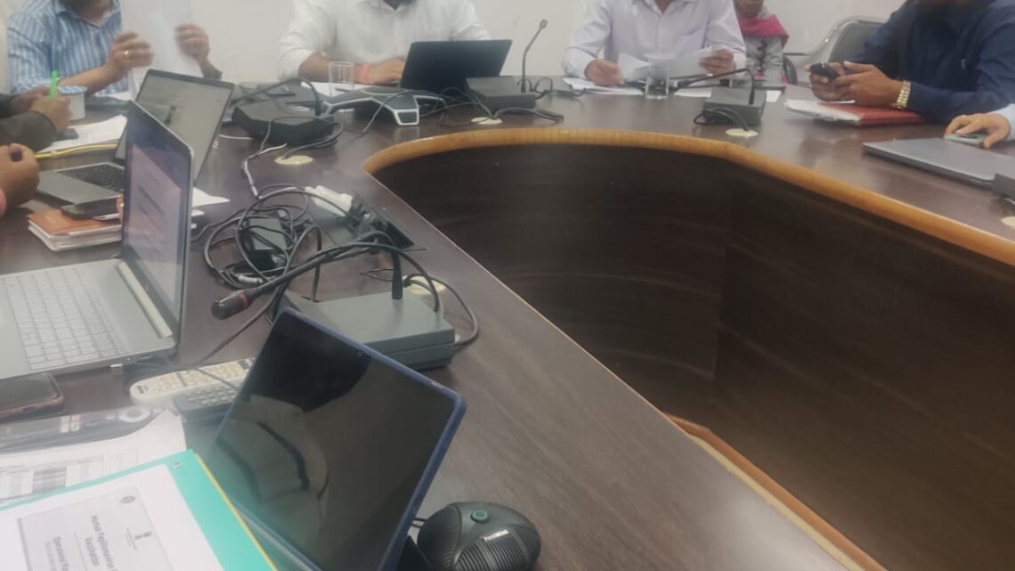 कलेक्टर व्यास की अध्यक्षता में जिला जल स्वच्छता मिशन की बैठक सम्पन्न ग्रामों में जल प्रदाय प्रारंभ करने हेतु स्त्रोत विकसित करने के दिए निर्देश