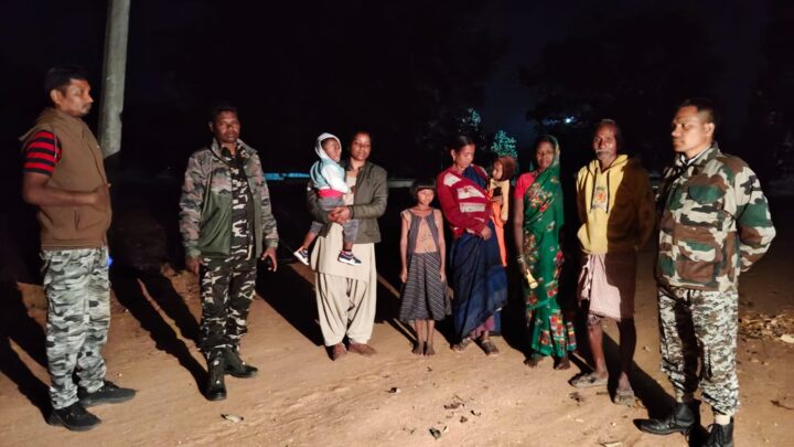 जशपुर वन मंडल में हाथियों की सतत निगरानी हेतु की जा रही गश्ती