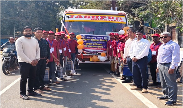 कृषक भ्रमण सह प्रशिक्षण हेतु पशुपालक दल को हरी झंडी दिखाकर प्रशिक्षण सह अध्ययन भ्रमण के लिए भेजा गया झारखंड किसानों में भारी उत्साह-बताया पशुपालन के क्षेत्र में आधुनिक तकनीकों को सिखने का मिलेगा अवसर