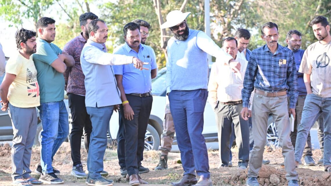 कलेक्टर का सख्त निर्देश कांसाबेल में नहर में घर का गंदा पानी बहाने पर लगेगा जुर्माना अतिक्रमण कर नहर को दूषित करने पर होगी कानूनी कार्यवाही जिला पंचायत अध्यक्ष और कलेक्टर ने कांसाबेल नहर डायवर्शन, महादेवमुड़ा व कुदराझरिया एनीकट का किया निरीक्षण