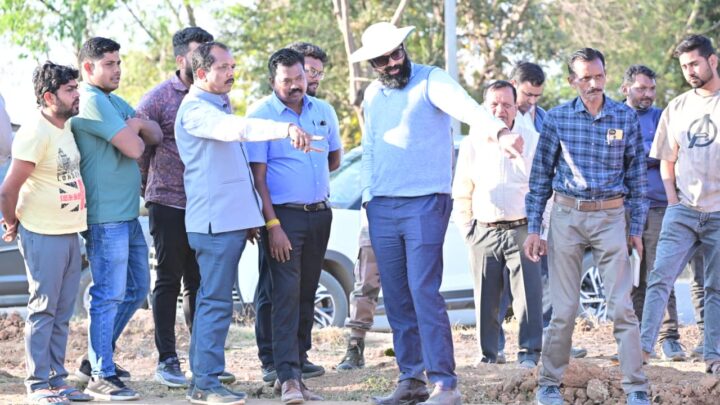 कलेक्टर का सख्त निर्देश कांसाबेल में नहर में घर का गंदा पानी बहाने पर लगेगा जुर्माना अतिक्रमण कर नहर को दूषित करने पर होगी कानूनी कार्यवाही जिला पंचायत अध्यक्ष और कलेक्टर ने कांसाबेल नहर डायवर्शन, महादेवमुड़ा व कुदराझरिया एनीकट का किया निरीक्षण