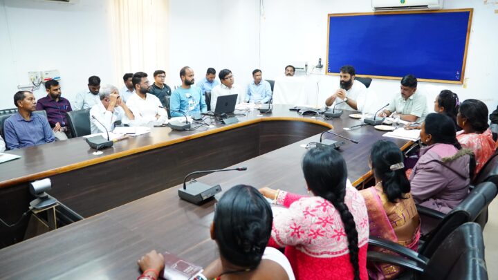 आंगनबाड़ी कार्यकर्ताओं की समस्याओं पर संवेदनशील पहल कलेक्टर ने संघ के प्रतिनिधियों के साथ की बैठक कुपोषण मुक्त जशपुर के लिए शत प्रतिशत उपस्थिति पर जोर