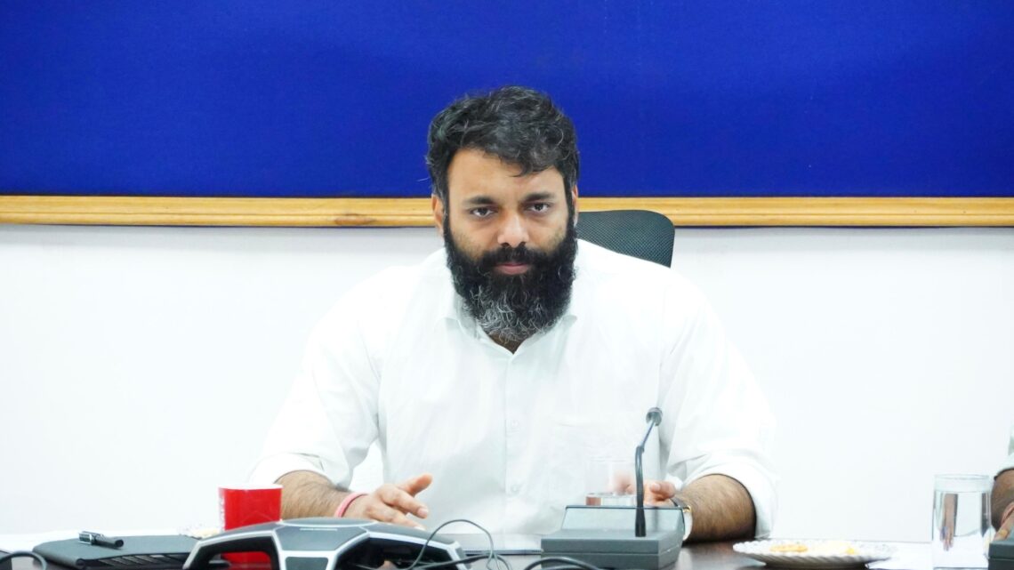 कलेक्टर ने धान खरीदी केन्द्र में बारिश से बचाव के लिए त्रिपाल की व्यस्था करने के दिए निर्देश जल शक्ति अभियान के तहत जल संरक्षण संवर्धन के लिए करें कार्य