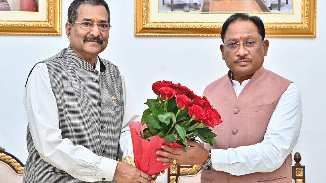 मुख्यमंत्री विष्णु देव साय से छत्तीसगढ़ राज्य पुलिस जवाबदेही प्राधिकरण के नव पदस्थ सदस्य श्री राजीव श्रीवास्तव ने की सौजन्य भेंट