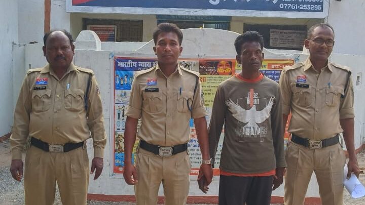 आरोपी गिरफ्तार भेजा जेल,चरित्र शंका में पति ने की अपनी ही पत्नी की लोहे की धारदार हथियार (दौली) से मारकर हत्या