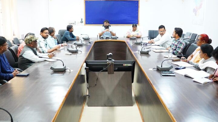 कलेक्टर ने जशपुर के चिन्हांकित पुरातत्व जगहों की सूची बनाने के दिए निर्देश पुराने मंदिरों के जीर्णोद्धार के लिए जानकारी भेजने के लिए कहा जिला पुरातत्व समिति की बैठक संपन्न